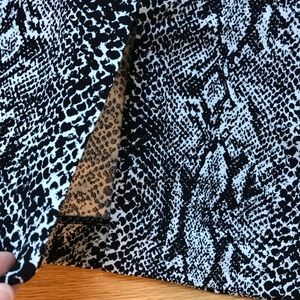 Who What Wear Skirts - SEXY ❤️ SZ 6 PENCIL SKIRT SLIT SNAKE PRINT NWT Who What Wear Skirts - SEXY ❤️ SZ 6 PENCIL SKIRT SLIT SNAKE PRINT NWT